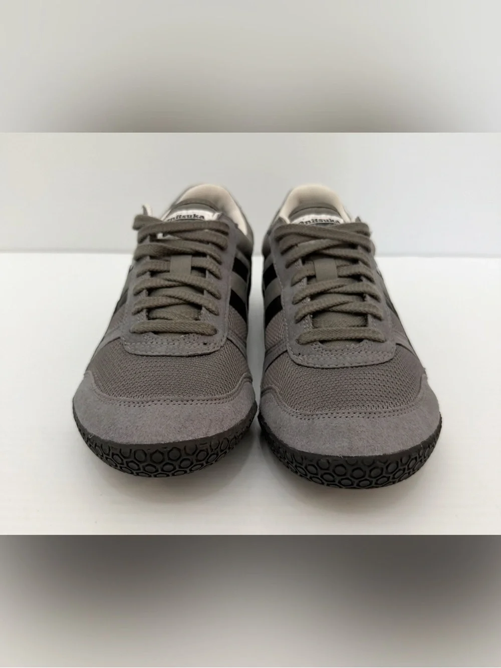 Onitsuka Tiger Ultimate 81 Sneakers Charcoal and Black Men’s Size 7.5
